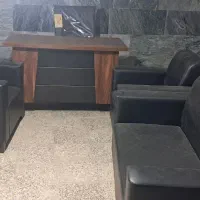 یک دست مبلمان اداری با صندلی چرخدار و عسلی