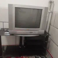 میز و تلویزیون