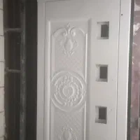 ۲نفر کارگرجوان کار آسانسور و جوشکار