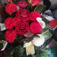 دسته گل با گلدان نیاز به تعمیر