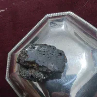 سلام من یک سنگ پیدا کردم که شبیه شهاب سنگ|جواهرات|فامنین, |دیوار