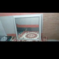 اینه زیبا  و تمیز با قاب سفید