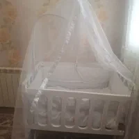 تخت نوزاد کنار مادر و کمد بچه|اسباب و اثاث بچه|تهران, تاکسیرانی|دیوار