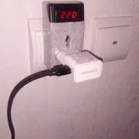 محافظ ولتاژ ،دوشاخه دار دیواری، نمایشگر دار ولتاژ