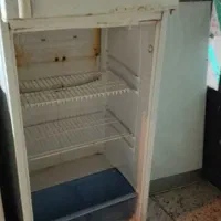 یخچال  فقط درش تعمیر می خواد