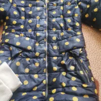 چند عدد کابشن بچه گانه و یک پالتو زنانه