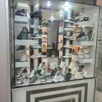 فروش ویترین مغازه کفش فروشی|فروشگاه و مغازه|سیرجان, |دیوار