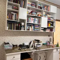 کتابخانه دیواری و میز زیر آن«کاملاً سالم و تمیز»|کتابخانه، شلف، قفسه‌های دیواری|تهران, پاسداران|دیوار