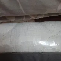 تعدادی تشک پنبه ای با چند تا پتو گلبافت نونو