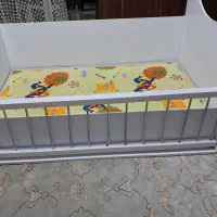 تخت کنار مادر