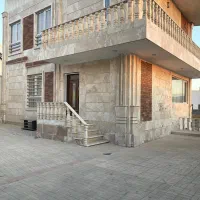 ویلاباغ۶۵۰زمین۳۰۰بناتریبلکس زیر قیمت*در مهراباد*