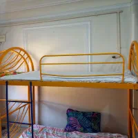 خوابگاه پسرانه خودگردان یک تخت برای واگذاری