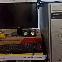 کامپیوتر به همراه لوازم