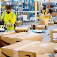 کارگر ساده (تخلیه و جمع آوری مرسولات)آقا