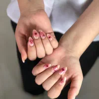 کاشت و لمینت ناخن