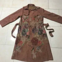 مانتو سوییت|لباس|رشت, سیا اسطلخ|دیوار