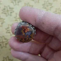 انگشتر رکاب نقره عقیق خاص کم نظیر دو طرف رکاب زمرد