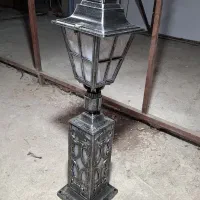 چراغ حیاطی پایه دار کلاهک دار آک بند