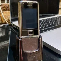 موبایل نوکیا 8800 در حد نو بیشتر از ۱۰ ساله خاموشه