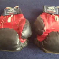 دستکش بوکس قدیمی سالم