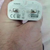 یک عدد ایرپاد و شارژر هواوی