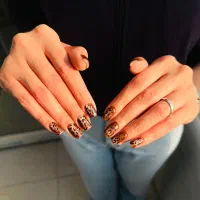 کاشت ناخن با هدیه