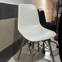 چهار تا صندلی پلاستیکی کلا ۶۰۰ تومن