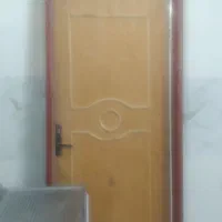یک در و چهار چوب
