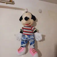 یه عالمه عروسک و اسباب بازی