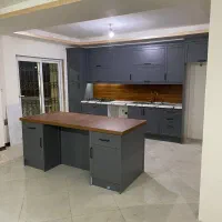 کمک نصاب کابینت آشنا با ابزار ومسلط به کار کابینت