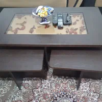 جلو مبلی یک میز بزرگ وچهار تا گوچک