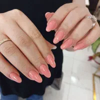 خدمات ناخن در سالنی شیک در گنبد خیابان شریعتی