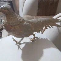 یک پرنده قرقاول برنجی قدیمی