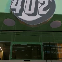 نیروی آشپزخانه جوان متعهد به کار ومنظم