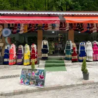 نیازمند نیروی کار در عکاسی واقع در قلعه رودخان