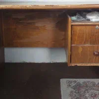 میز تحریر و کامپیوتر