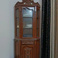 کمد دکوری شیشه ای مناسب همه خونهه