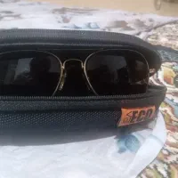 عینک آفتابی به همراه کیف عینک