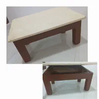 یک عدد میزتحریر چوبی