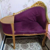 یک مبل 6 نفره و 1 میز تلفن