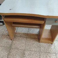 یک عدد میزکامپیوتر|میز تحریر و کامپیوتر|قم, نیروگاه|دیوار