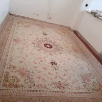 یک عدد فرش ۱۲متری کرمی و سه تیکه موکت کرم به فروش