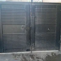 دروازه سنگین وزن نو هستش به علت زدن کرکره برقی