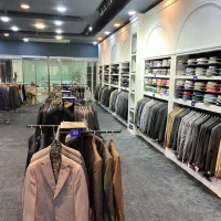 فروشنده خانم یا آقا با روابط عمومی بالا