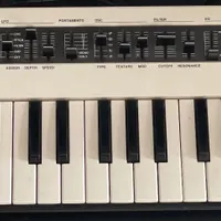 میدی کنترلر و Synthesizer مخصوص اهنگسازی