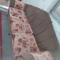 یک عدد کاناپه مناسب استراحت‌ درکارگاه