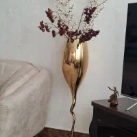 گل و گلدان