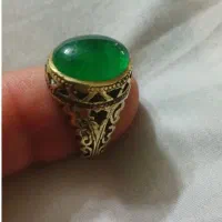 دو انگشتر برنجی .عقیق و  زمرد