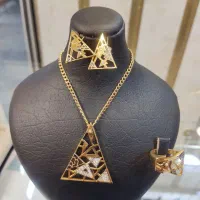 فروش زنجیر یزدی و بنگل میخی در طلا فروشی|جواهرات|اصفهان, نقش جهان|دیوار