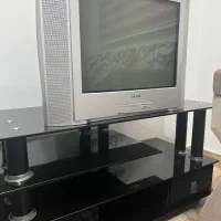 تلویزیون و میز